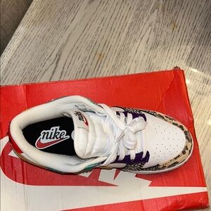 Nike White and Purple Low-Top Sneakers